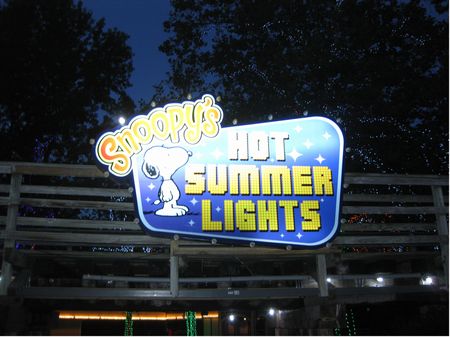 Snoopy's Hot Summer Lights photo, from ThemeParkInsider.com